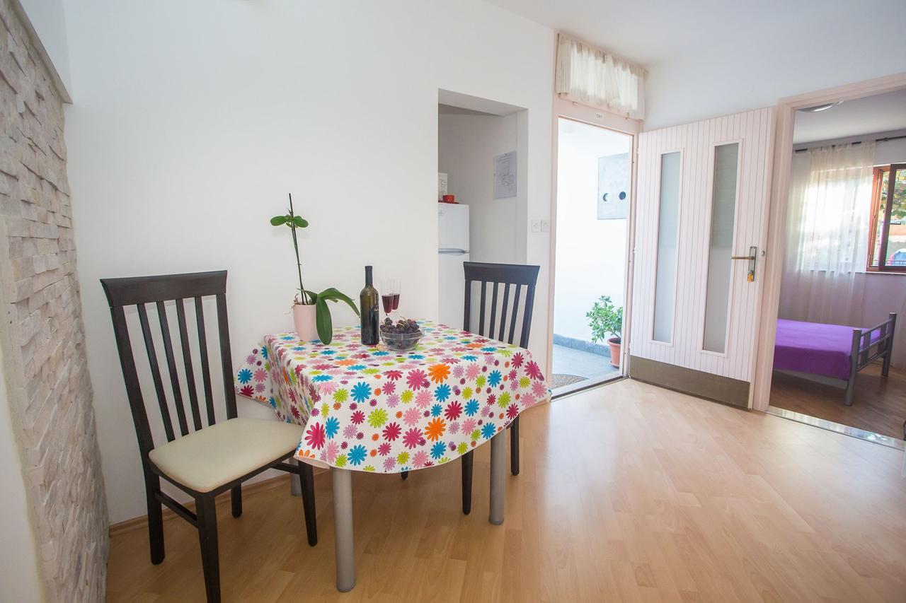 App. Fiorela Hotel Porec Luaran gambar