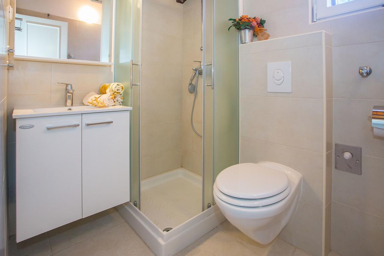 App. Fiorela Hotel Porec Luaran gambar